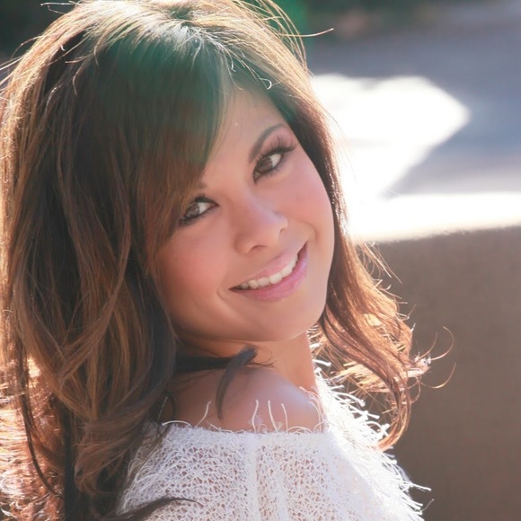 Meet your Posher, Bee - Picture 1 of 1